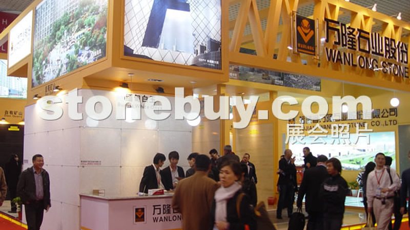 客厅岩板岛台，如何打造时尚与实用的空间枢纽？**